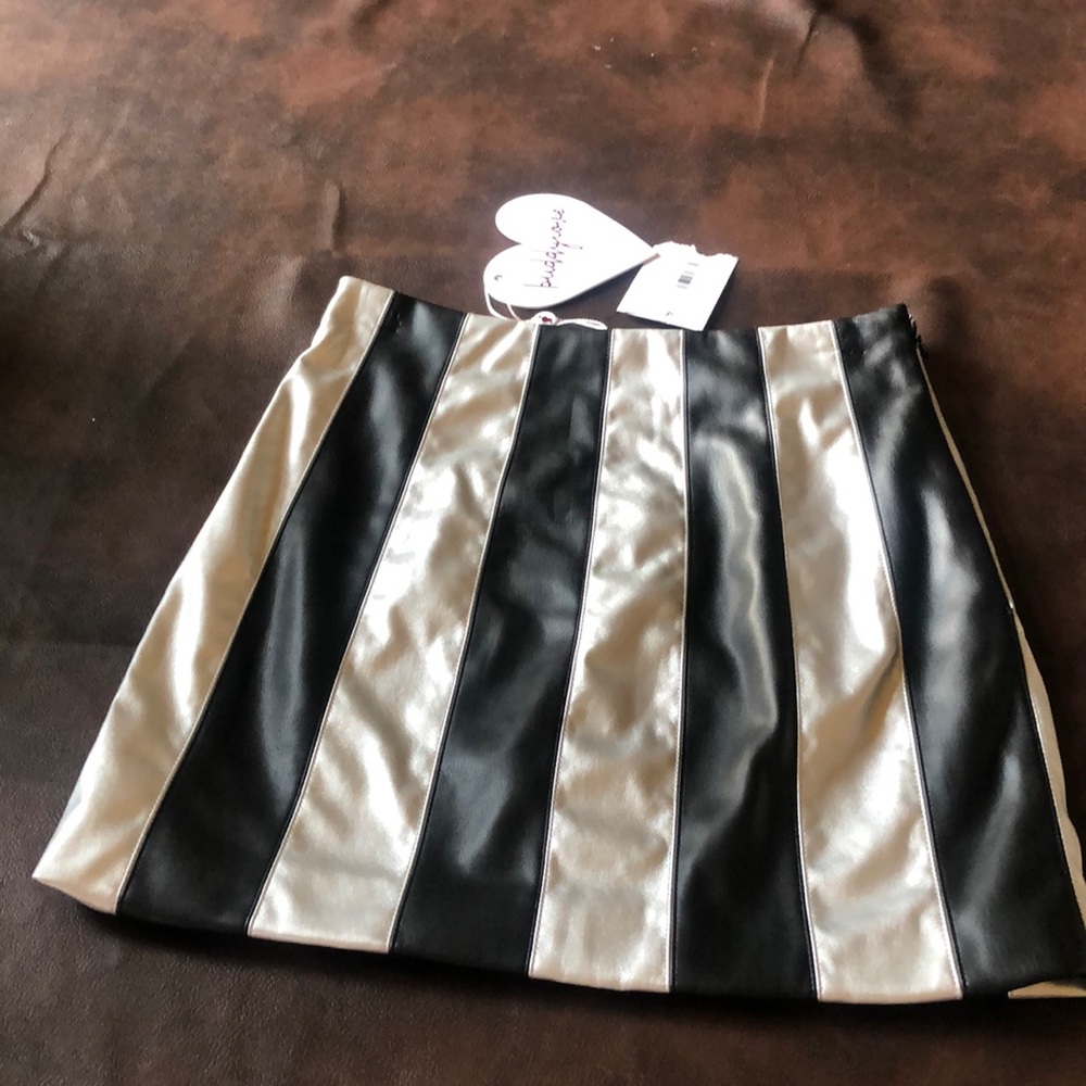Perfect night out, rush, game day skirt!!